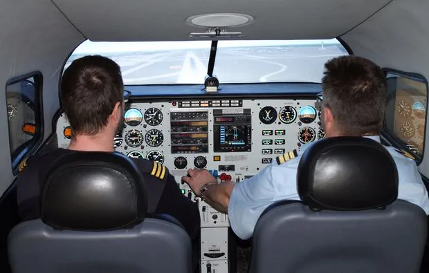 Full Flight Simulator Piper PA 34 Markranstädt (60 Min.) - 1