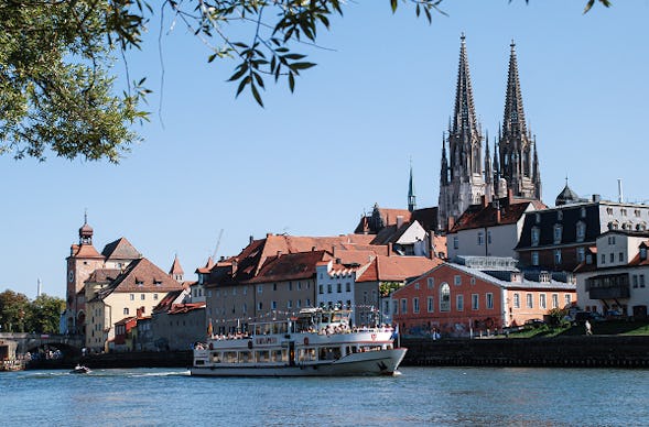 Frühstück Regensburg und Walhalla Schiffsrundfahrt für 2