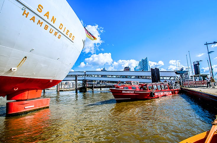 Hamburg Hafenrundfahrt mit Cap San Diego