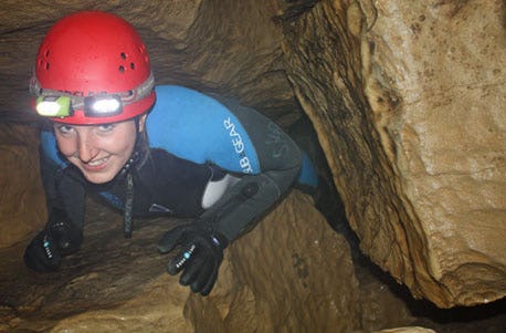 Trekking in der Wasserhöhle bei Reutlingen