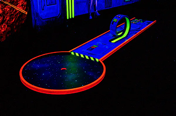 SCHWARZLICHT MINIGOLF SCHWÄBISCH GMÜND FÜR 4 - 4