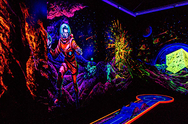 SCHWARZLICHT MINIGOLF SCHWÄBISCH GMÜND FÜR 4 - 5