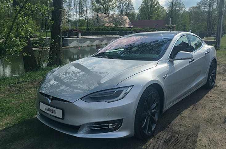 Tesla Model S mieten Burg (4,5 Std.)