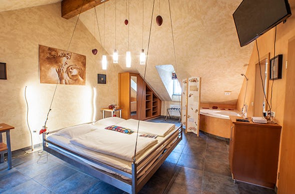 Urlaub mit dem Oldtimer Esch-sur-Sure für 2 (3 Nächte)