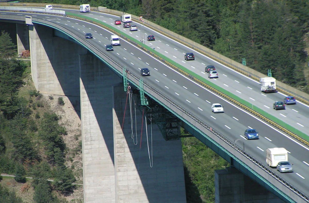 192 Meter Bungy-Sprung von der Europabrücke - 4