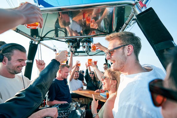 DJ im Ballon - Party auf 1000 Metern (14 Personen)