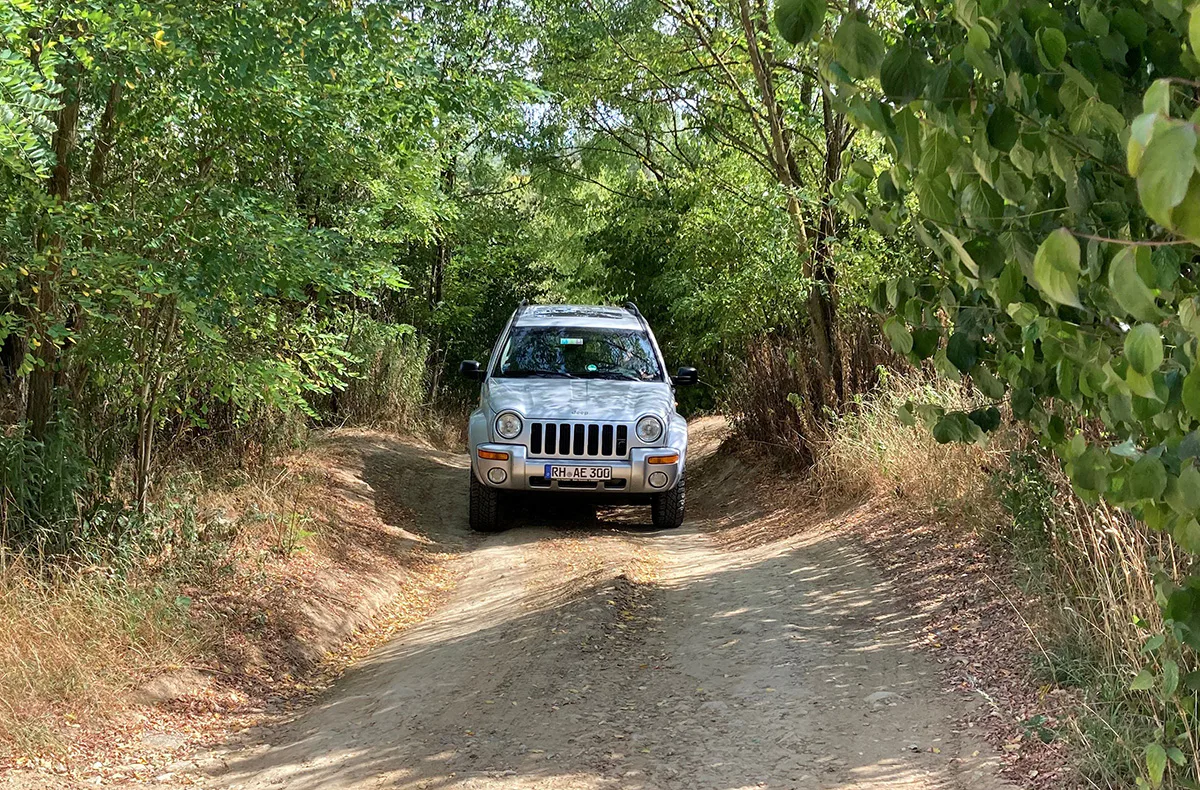 Geländewagen offroad fahren (Jeep Cherokee KJ) Großmehring - 1