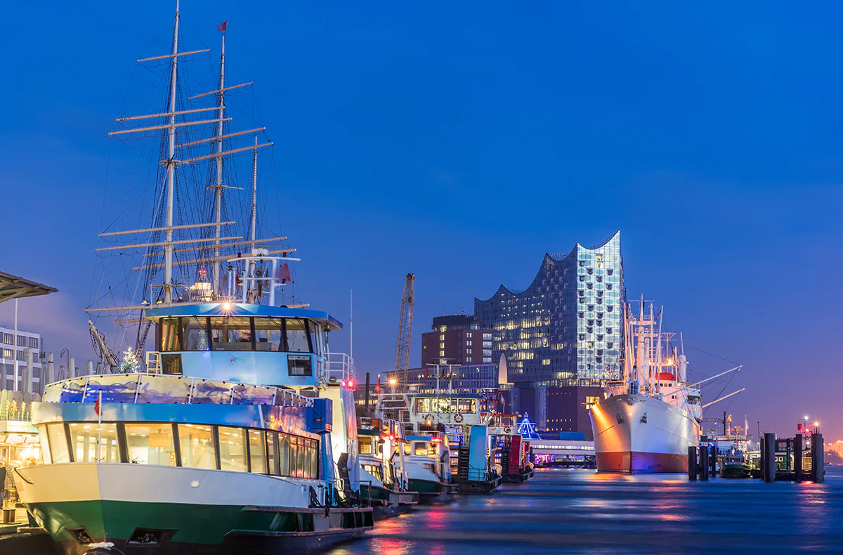 Candle Light Dinner & Hafenlichterfahrt Hamburg für 2 - 3