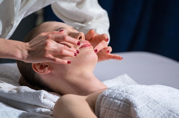 Japanische Gesichtsmassage München