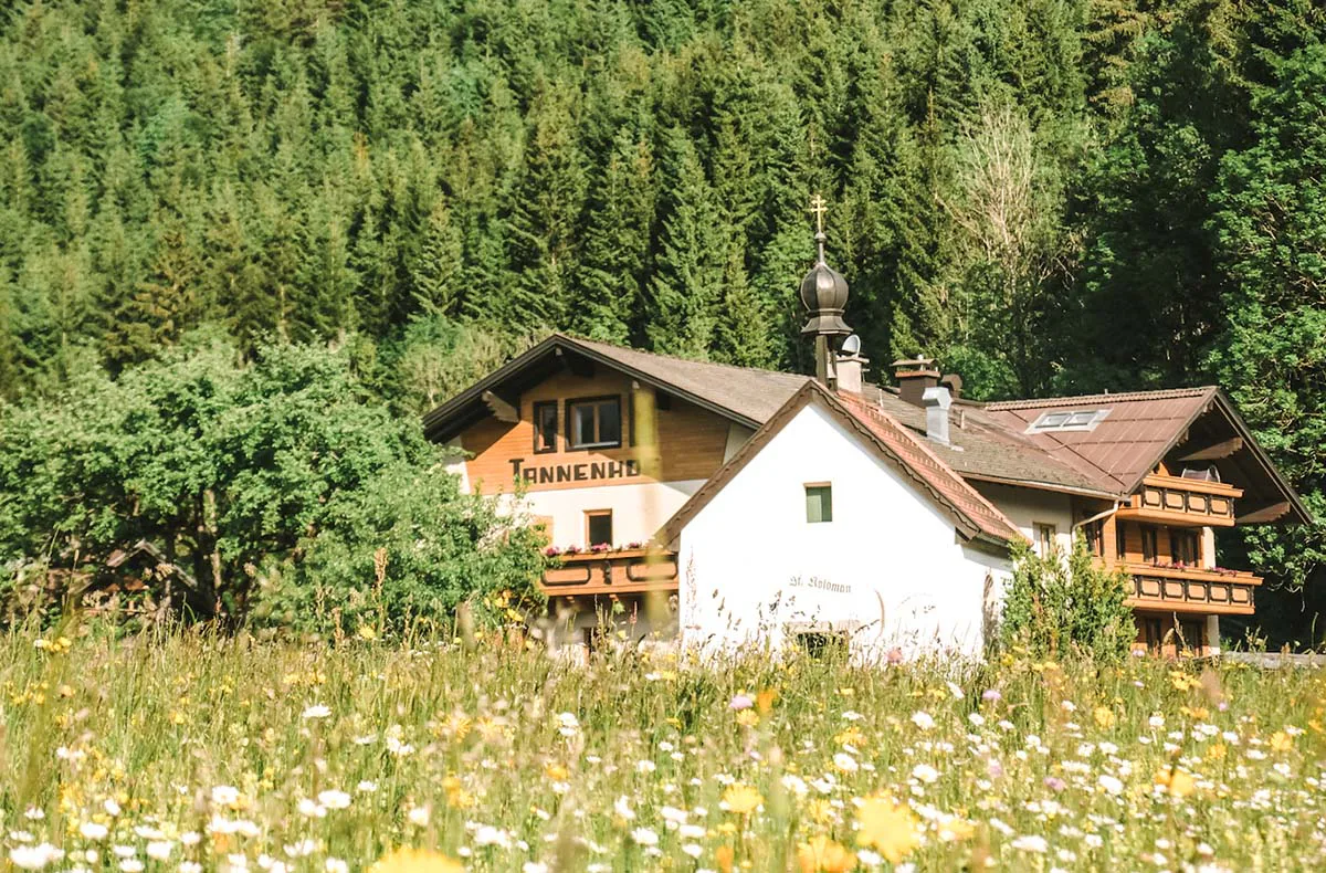 Kurzurlaub mit Schneeschuhwanderung in Tirol für 2 - 4