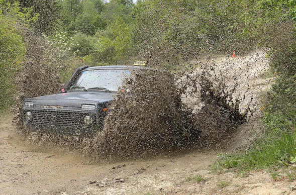 Offroad-Renntaxi am Nürburgring im LADA