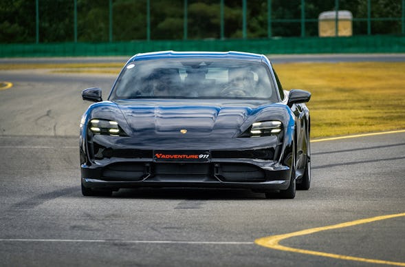 Renntaxi (Porsche Taycan)