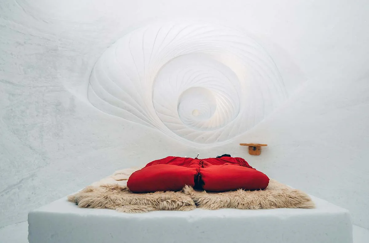 Romantische Iglu-Übernachtung auf der Zugspitze für 2 (So.-Do.) - 4