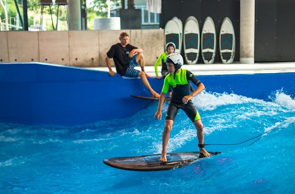 Indoor Surfen (Kinder bis 14 J.) - Arena München