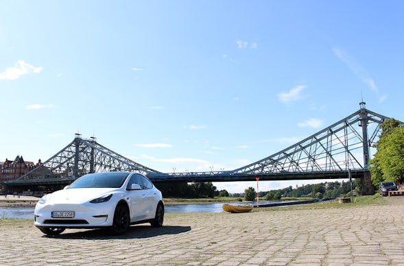 Tesla Model Y mieten Dresden (1 Tag)