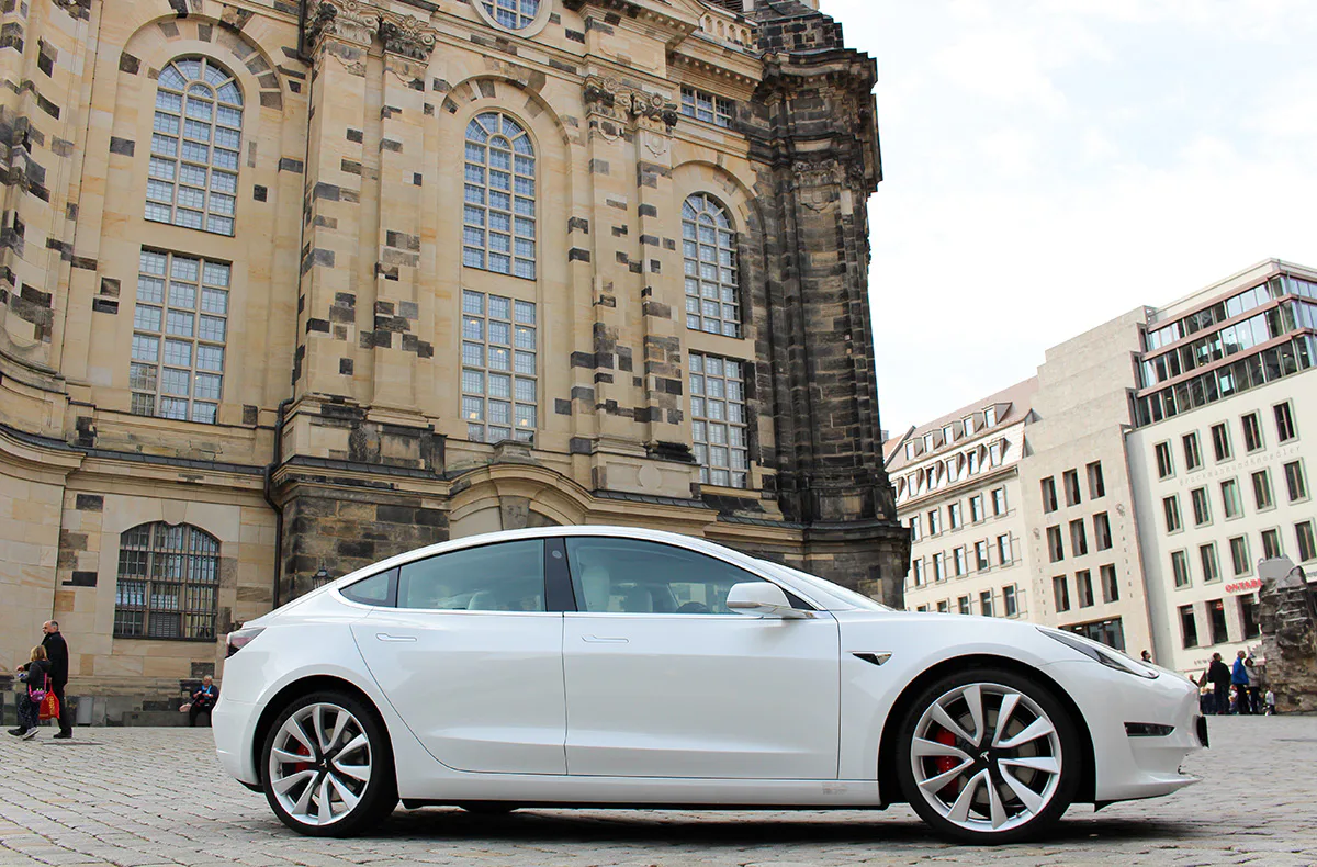 Tesla Model 3 Performance mieten Dresden (1 Tag) - 1