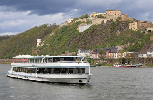 Weinwanderung und Schifffahrt auf der Mosel