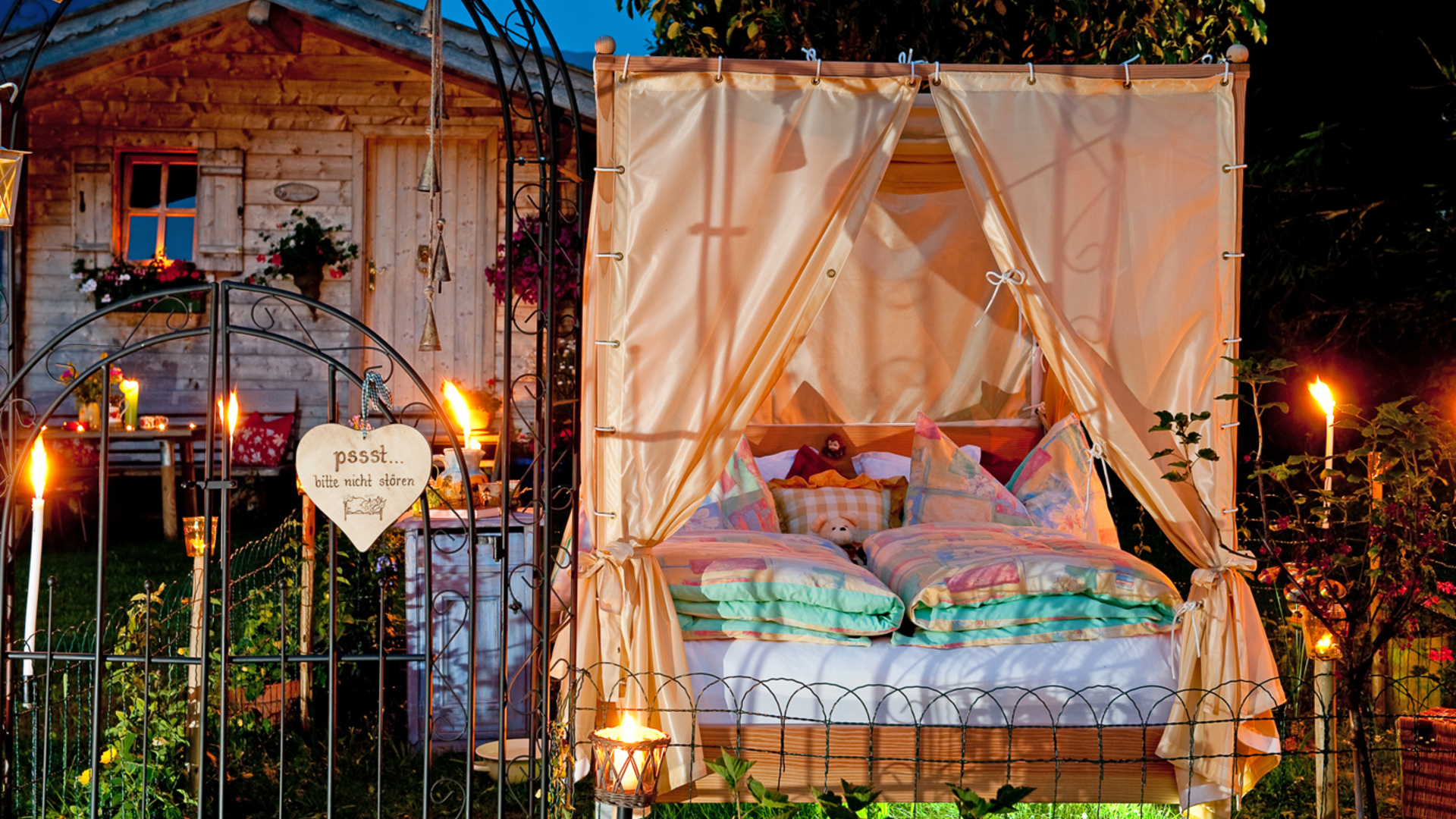 Übernachtung im Garten-Himmelbett Raum St. Johann für 2 in Dorfgastein