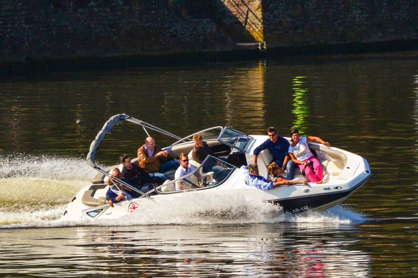 Speedboat-Tour auf dem Main für bis zu 12 Personen in Frankfurt am Main