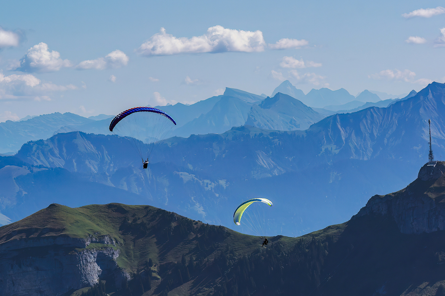 Pärchenflug mit 2 Gleitschirmen in Meransen