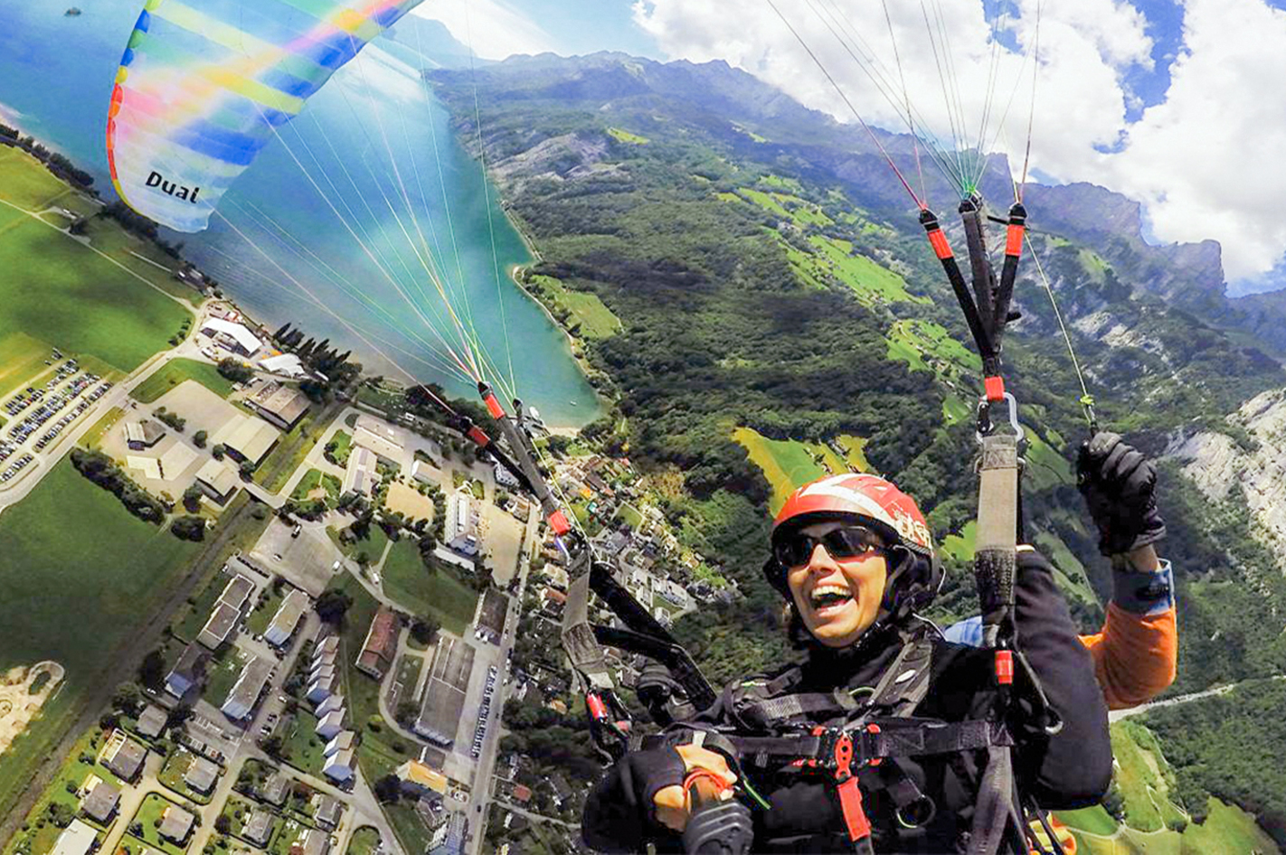 Gleitschirm Tandemflug mit Akrobatik-Manöver in St. Gallenkirch