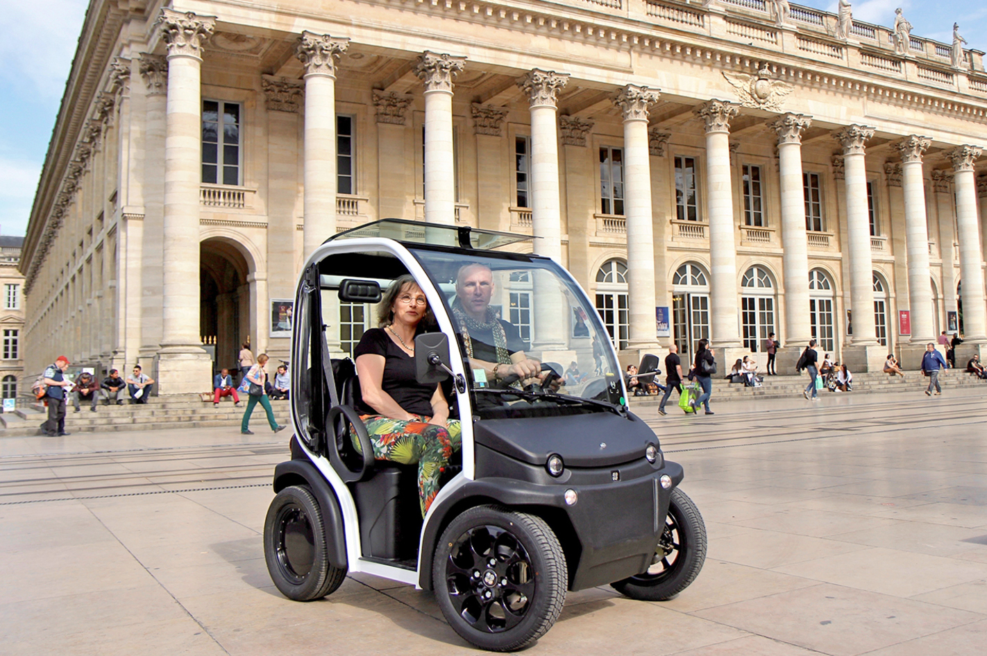 E-Mobil Stadtrundfahrt durch Bordeaux für 2