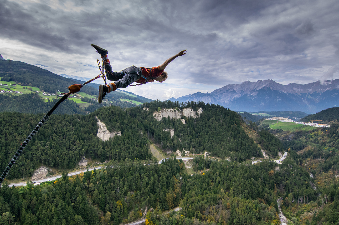 192 Meter Bungy-Sprung von der Europabrücke in Schönberg im Stubaital