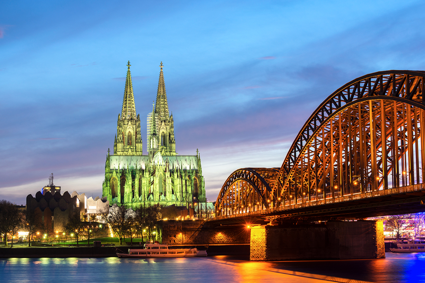 Dinner und Fackel-Stadtführung in Köln für 2