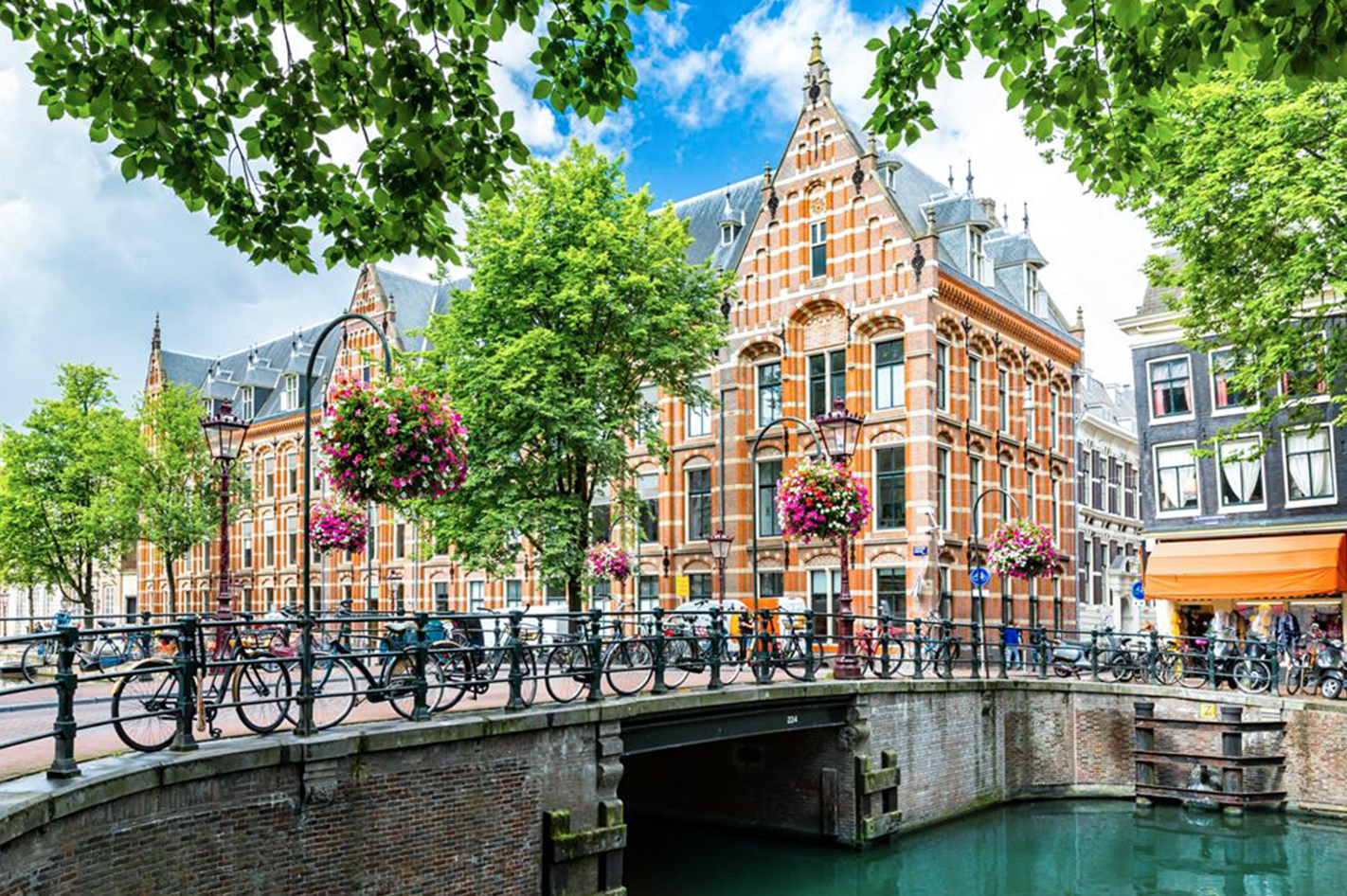 Städtetrip Amsterdam mit Grachten-Bootstour für 2 (2 Tage) – Freie Fahrt im Venedig des Nordens!