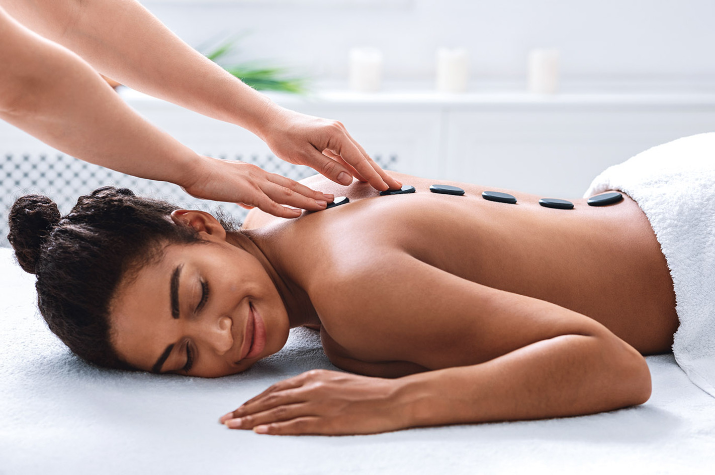Hot Stone Massage Eppelheim (60 Min.) –  in Gesamtdauer: ca. 1 Stunde, 10 Minuten Reine Behandlungsdauer: ca. 1 Stunde