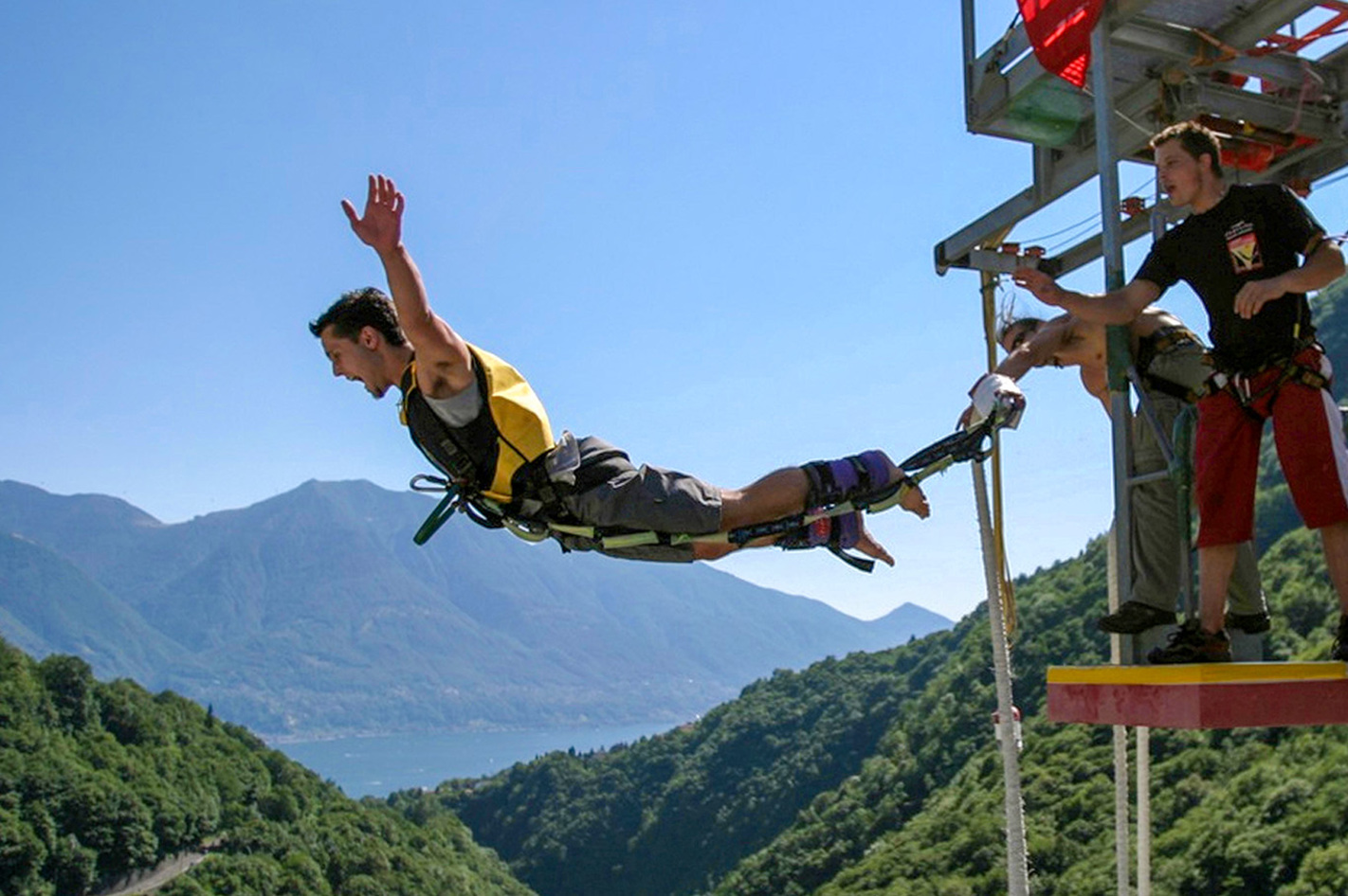 Bungee Jumping vom 220 Meter-Staudamm in Gordola