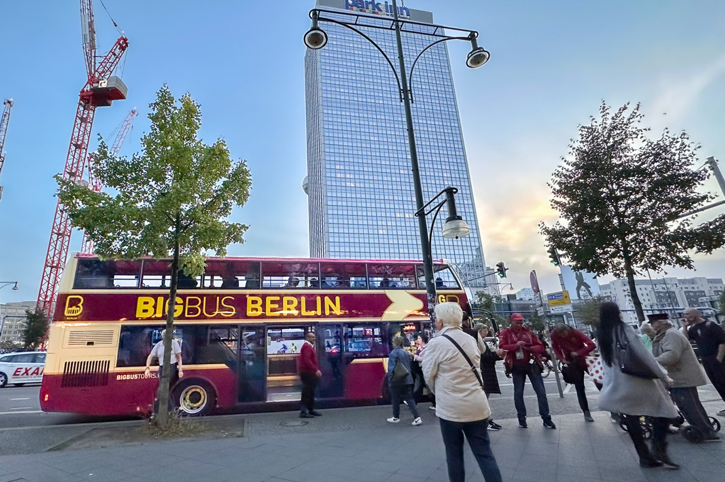 Abendliche Stadtrundfahrt Berlin (75 Minuten) –  in Ca. 75 Minuten