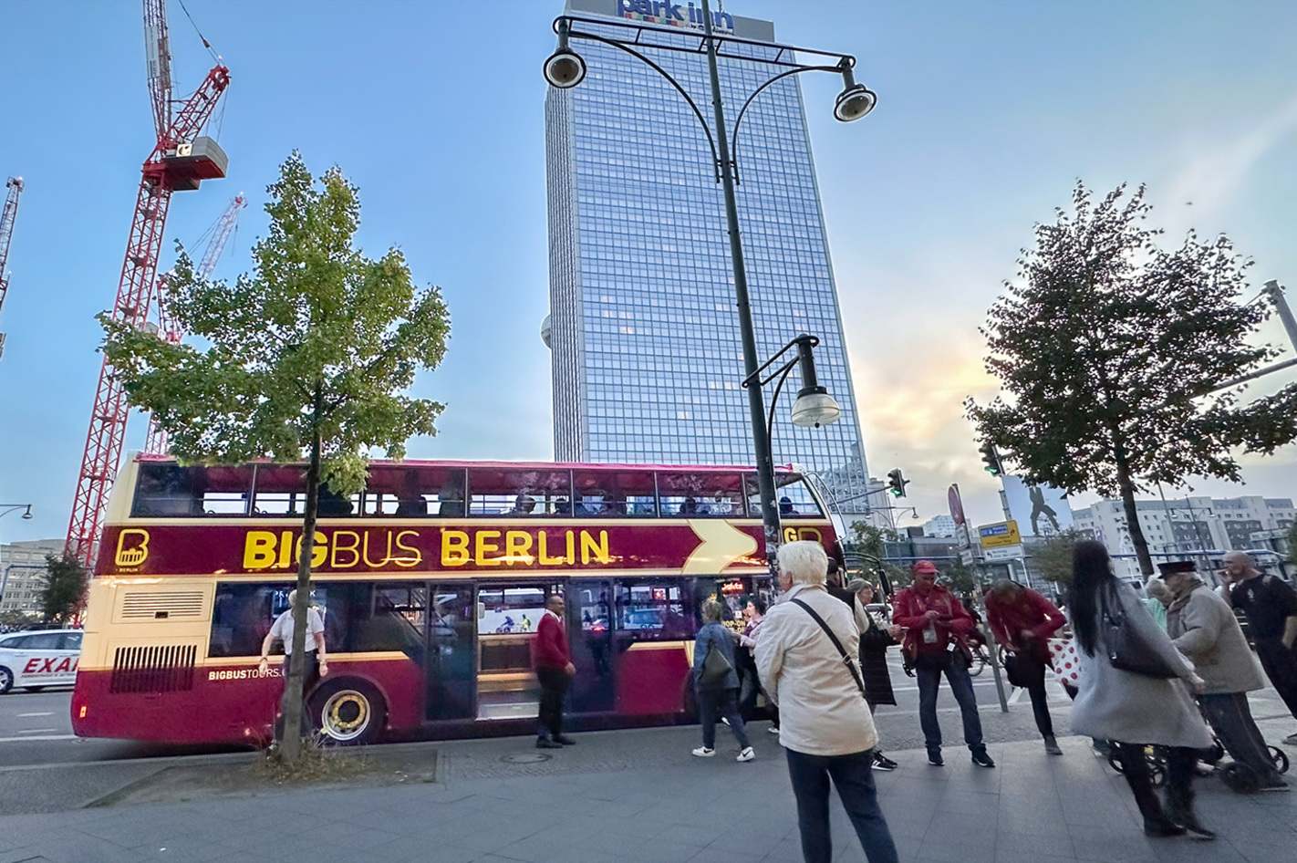 Abendliche Stadtrundfahrt Berlin (75 Minuten)