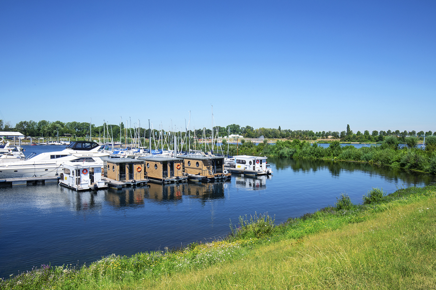 Hausboot mieten auf der Maas (4 Nächte) – Unterwegs im schwimmenden Feriendomizil!