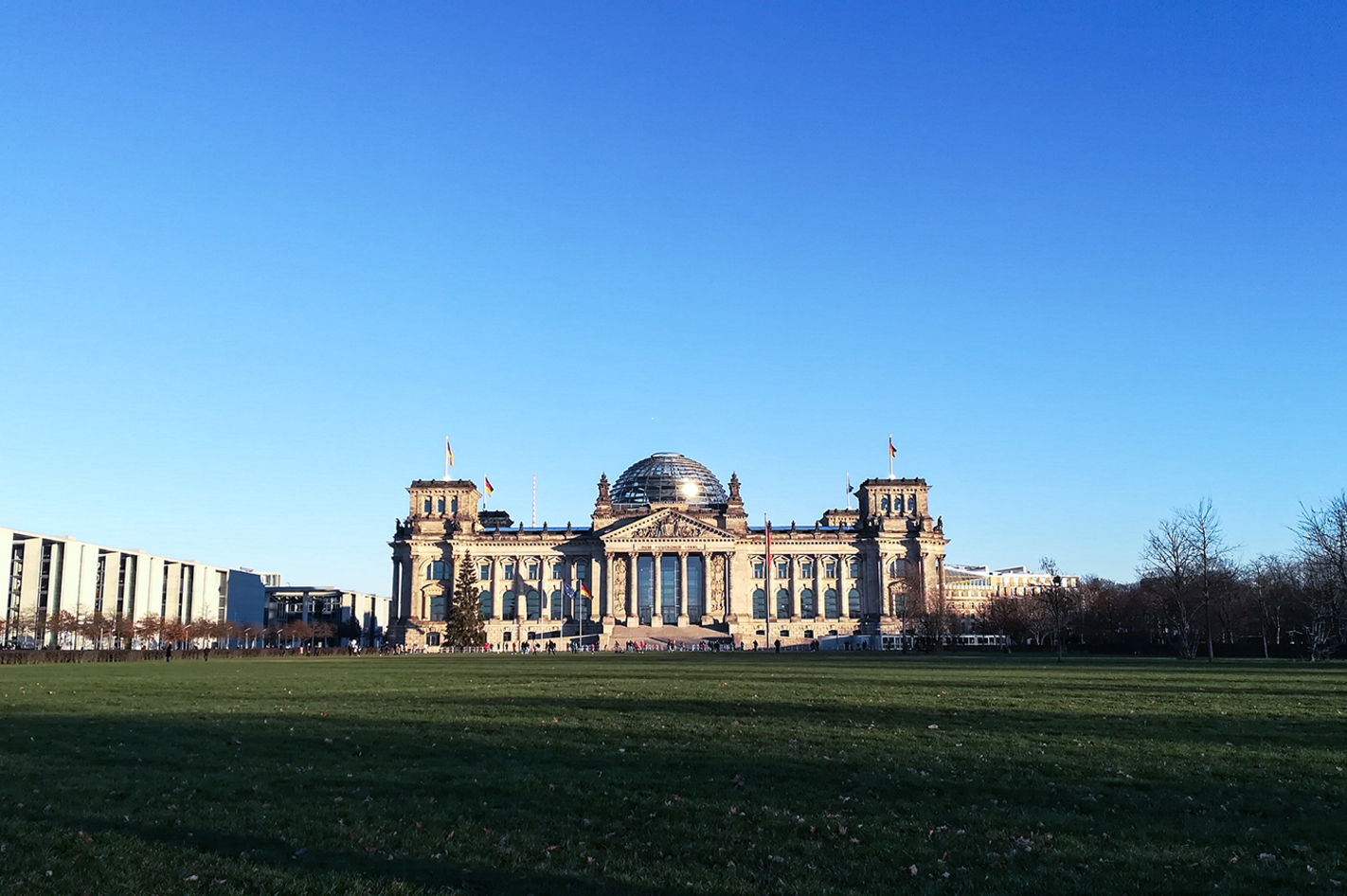 Berlin Stadtführung Reichstag Berlin (3 Std.) in Plane rund 3 Stunden ein.