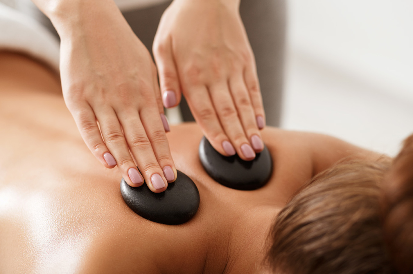 Hotstone Massage mit Spa Berlin – Friedrichstrasse –  in Gesamtdauer: ca. 3 Stunden Reine Massagedauer: ca. 50 Minuten