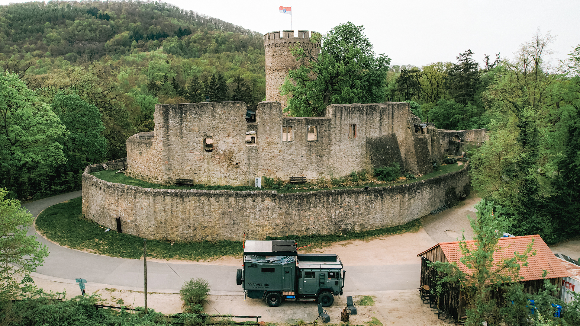 Außergewöhnlich Übernachten im Expeditionsmobil auf Schloss Alsbach in Alsbach-Hähnlein
