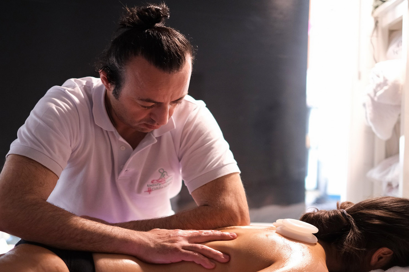 Lomi Lomi Massage München –  in Gesamtdauer: ca. 70 Minuten Reine Massagedauer: ca. 60 Minuten