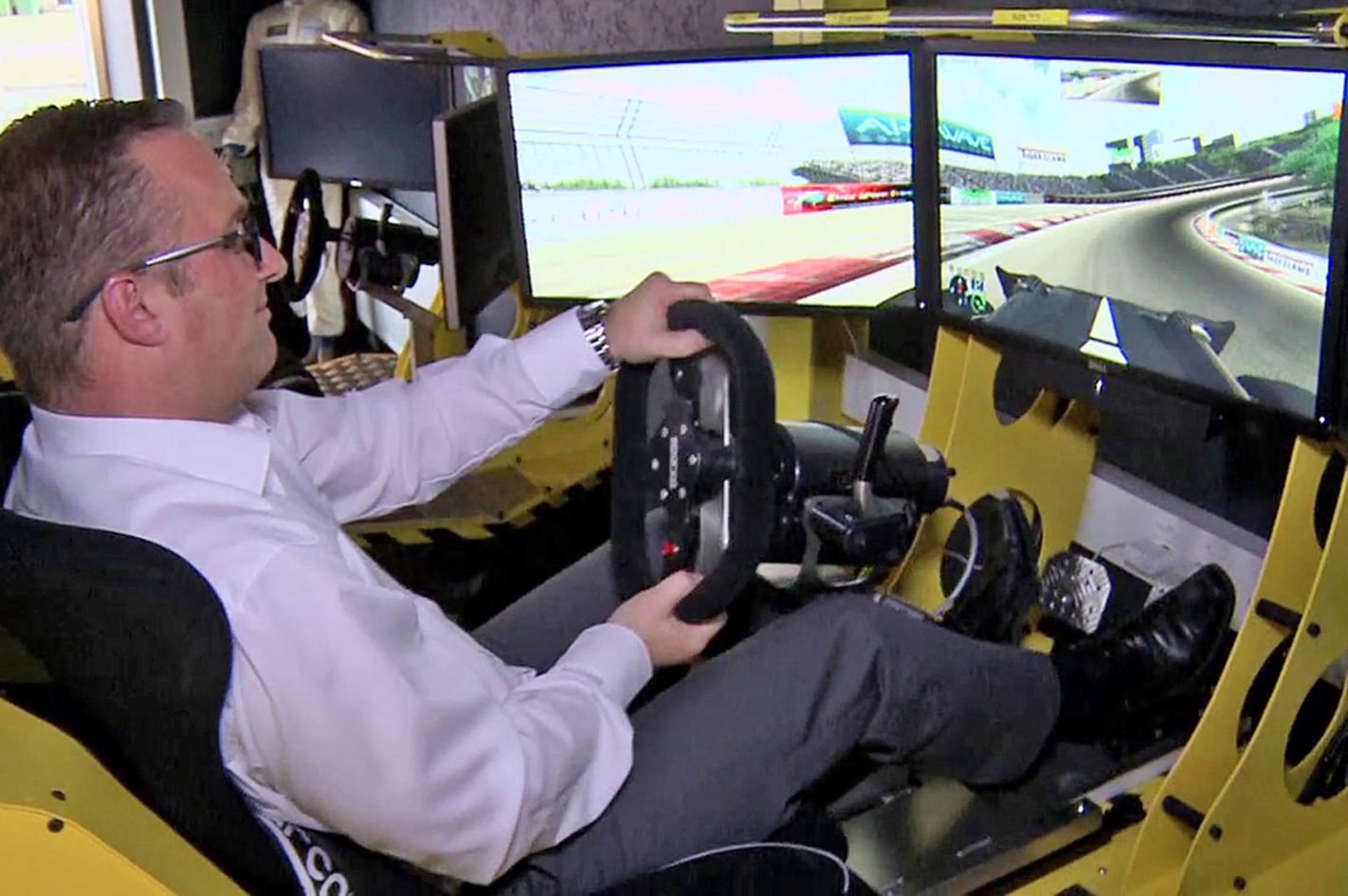 Full-Motion Rennsimulator Raum Aachen in Düren